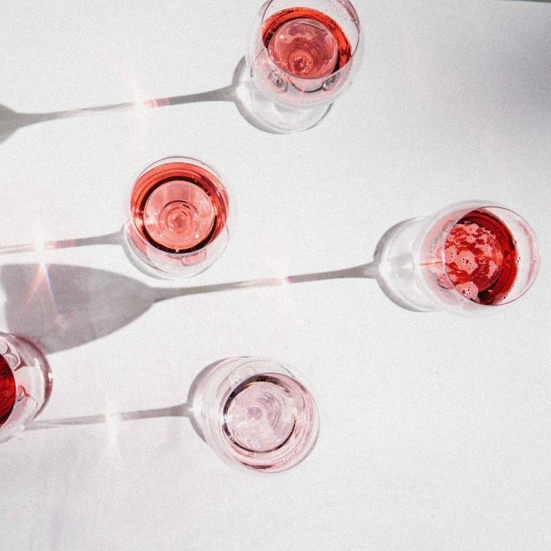 5 koktela sa vinom koji će vas oduševiti svojim ukusom i svežinom