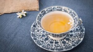 5 razloga za ispijanje toplog čaja tokom leta