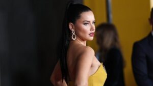 La Bomba! Adriana Lima u disko mini haljini koju samo ona može da iznese