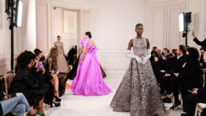 Anatomija visoke mode! Modna kuća Valentino ruši tabue i kroji modnu istoriju