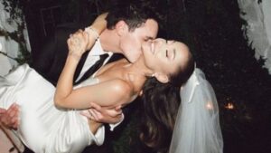 Ariana Grande objavila fotografije sa svog intimnog venčanja