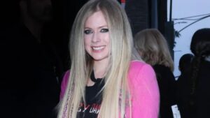 Avril Lavigne je sada takođe na TikTok-u – svi su ludi za novim spotom za pesmu Sk8er Boi