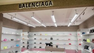 Zašto je Balenciaga ukinula svoju najnoviju kampanju