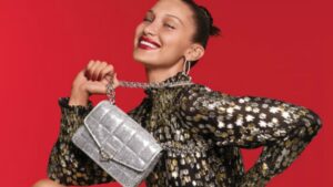 Bella Hadid je zvezda nove Michael Kors Holiday kampanje