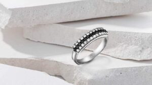 Budite jedinstvene: Zašto ne biste odabrale verenički prsten sa crnim dijamantom?