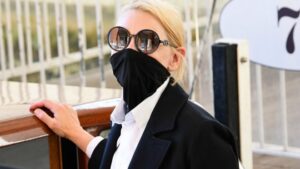 Cate Blanchett u elegantnom mornarskom outfitu stigla u Veneciju