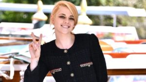 Da li biste se usudili? Kristen Stewart u najkraćem Chanel kombinezonu koji smo videli do sada