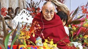 Dalai Lama je objavio pesmu i priprema debitantski album