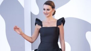 Diva večeri: Penelope Cruz u veličanstvenoj Chanel haljini na Filmskom Festivalu u Veneciji