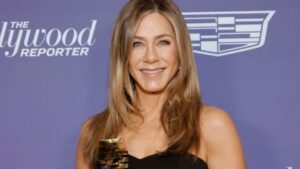 Već 30 godina ista stilska formula: Jennifer Aniston ne želi da omane na crvenom tepihu