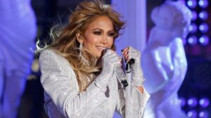 Jennifer Lopez skinula je umetke i demonstrirala koja će to frizura biti hit ove jeseni