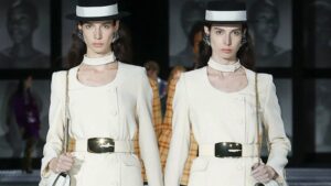 Magija 68 parova identičnih blizanaca na Gucci reviji