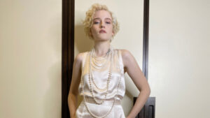 Julia Garner nosi Chanel na dodeli Emmy nagrada