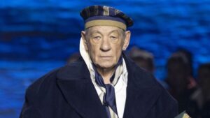 Kad pista postane pozorište: Sir Ian McKellen debitovao na modnoj pisti