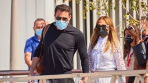 Kako izgleda govor tela zaljubljenog para demonstriraju Jennifer Lopez i Ben Affleck