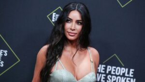 Da li je Kim Kardashian ovom haljinom uspela da nadigra Paris Hilton na njenom sopstvenom venčanju?