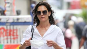 Kopiramo odmah: Ovako Katie Holmes stilizuje crne i bele mokasine