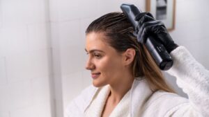 L’Oréal predstavio najnovije tehnološke inovacije u oblasti lepote: Budućnost farbanja kose uz pomoć pametnih uređaja