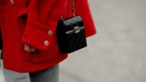 Stilizujete mini torbe: Kako se nosi trend prolećne sezone?