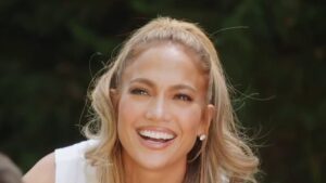 Na večeri sa Benom: Jennifer Lopez u zimskom kaputu koje Beograđanke ne skidaju