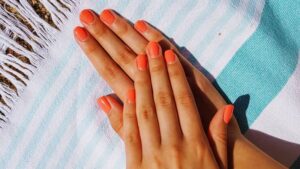 Nail trend alert: 8 boja koje će obeležiti leto 2023