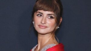 Kako izgleda savršena praznična haljina demonstrira Penelope Cruz