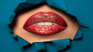 Polutrajna šminka na usnama – sve što treba da znate