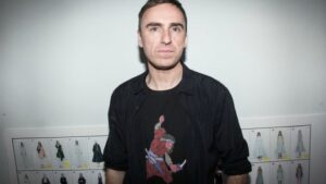 Raf Simons će prvi put predstaviti žensku kolekciju za svoj brend