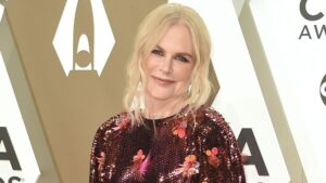 Nicole Kidman pozirala u providnoj zlatnoj haljini poput prave boginje