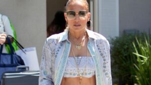 Romantično i krajnje ženstveno: Jennifer Lopez u svetlo plavoj Valentino haljini