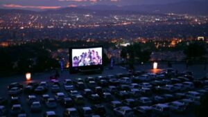 Romantika pedesetih: otvoren "Drive in bioskop” u Atini