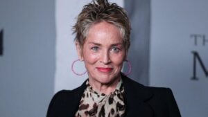 Ne mora da bude kič: Kako se nosi leopard print sa 60+ demonstrira Sharon Stone