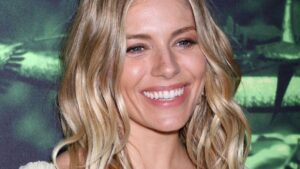 Bikini otkrio sve: Sienna Miller je trudna!