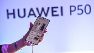 Spoj umetnosti i tehnologije: Huawei predstavio novu P50 seriju u artističnom ambijentu