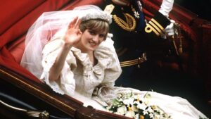 Venčanica princeze Diane na izložbi u palati Kensington