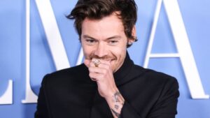 Želite da mirišete kao Harry Styles? Strpite se do oktobra, jer tad izlazi parfem slavnog pevača