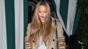 Rihanna je ponovo plavuša i svet je opčinjen njenim novim izgledom