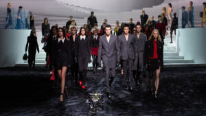 MFW: Donatella Versace ostaje verna slavnom glamuru kuće