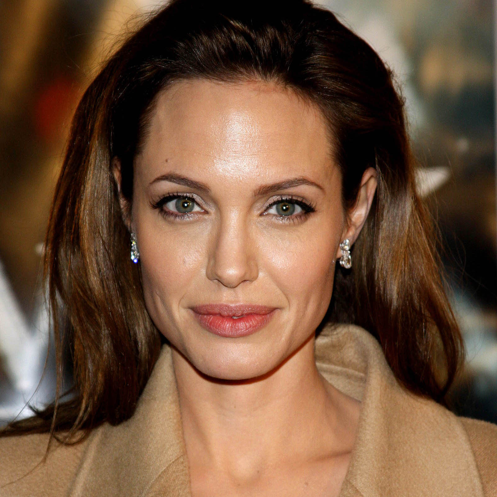 Angelina Jolie prikazala je svoju prvu kreaciju na dodeli Oscara