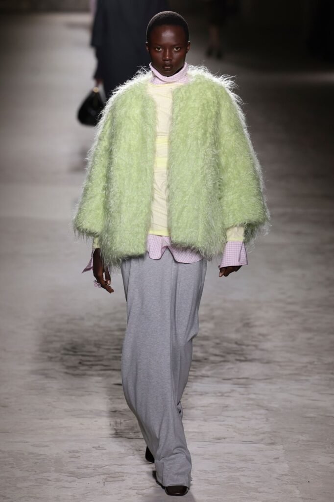 Kako da se oblačite slojevito sa stilom
Dries Van Noten kolekcija jesen/ziima 2024.