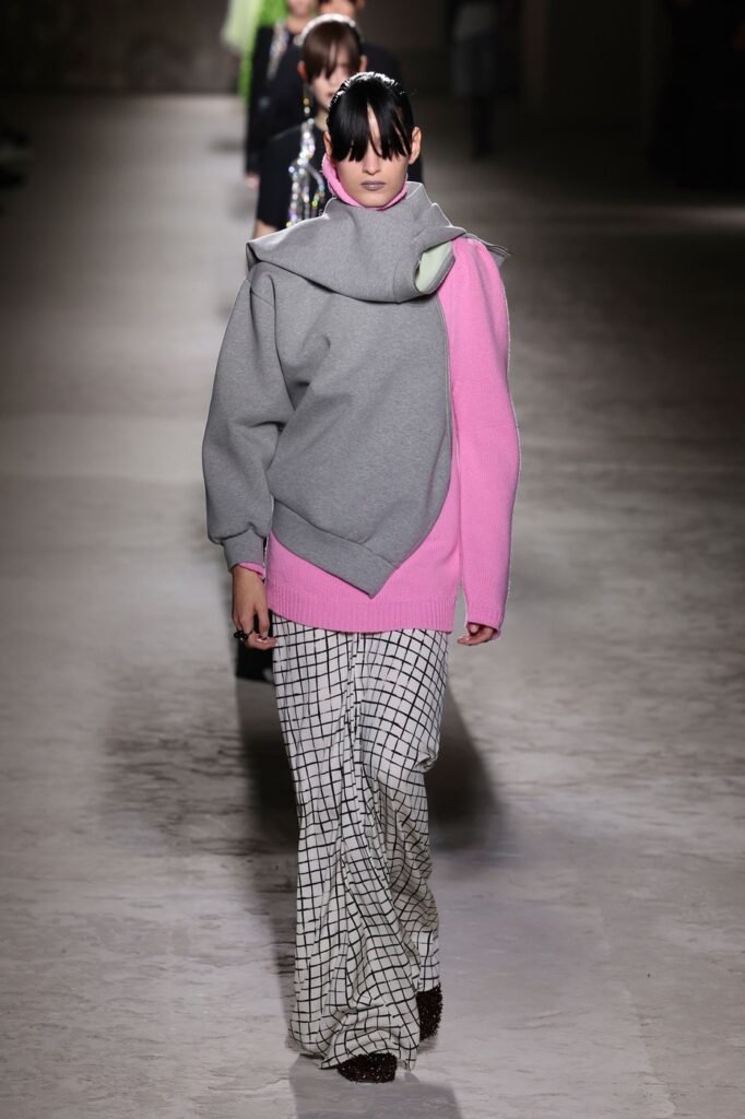 Kako da se oblačite slojevito sa stilom
Dries Van Noten kolekcija jesen/ziima 2024.