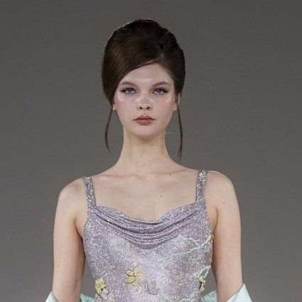 Visoka moda je donela povratak košnica frizure Tamara Ralph Haute Couture proleće/leto 2025.