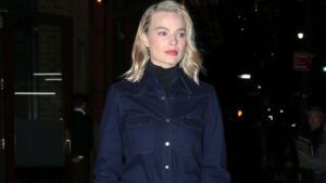 Margot Robbie dokazuje da je denim odelo jednako šik kao i obično