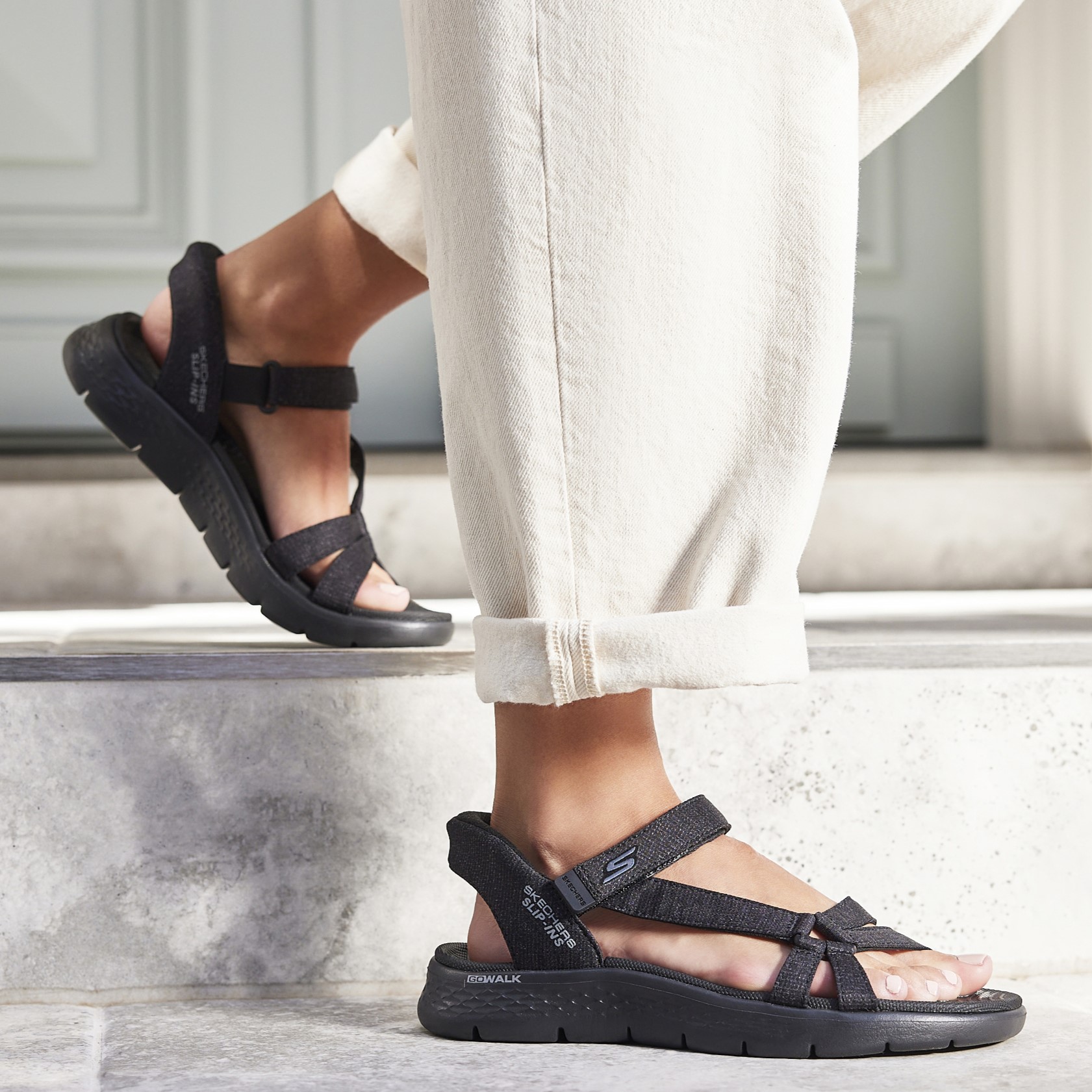 Skechers sandale & papuče su obuća koju nosimo ovog leta
