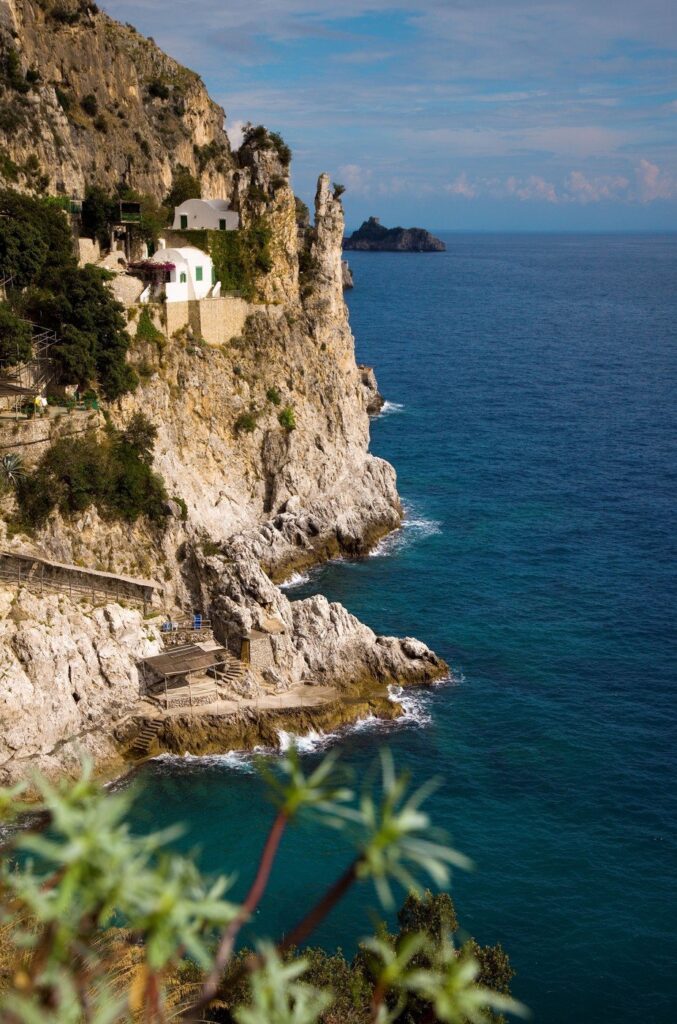 6 najlepših destinacija za putovanje u junu 2025. praiano marina mraia amalfi obala italija