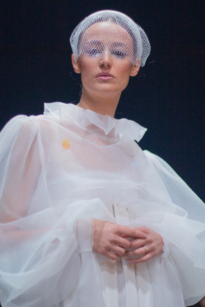 Harper's BAZAAR intervju: Budislava Keković
O svojoj estetici, umetničkim opsesijama, couture senzibilitetu i tri decenije stvaranja mode bez kompromisa