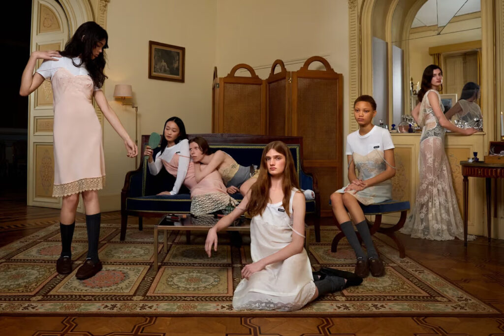 Catherine Martin režira film o novoj Miu Miu Upcycled kolekciji
Dobitnica četiri Oskara, u partnerstvu s brendom Miu Miu, predstavlja svoj rediteljski debi