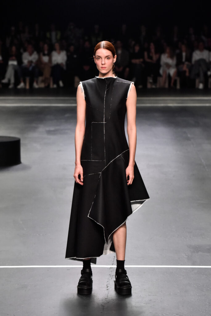 Modni spektakl Naše Sutra
55. Perwoll fashion Week je zvanično otvoren!
SestreS - Jelena Stevančević