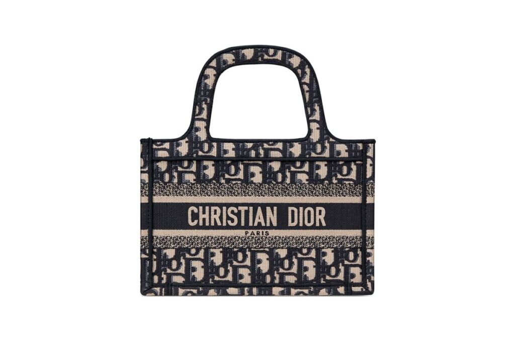 Maria Grazia Chiuri 10 godina redefinisanja Dior žene
dior book tote