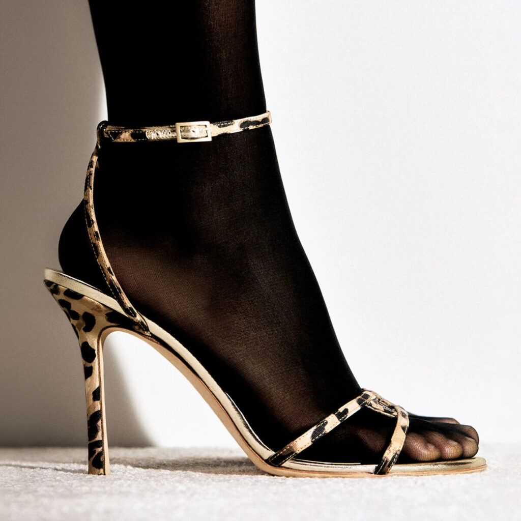 Jimmy Choo oživljava arhivske modele iz devedesetih
U kolekciji "Archive 1997.20091"se nalazi i kultna sandala koju je proslavila Carrie Bradshaw u seriji “Sex and the City”
